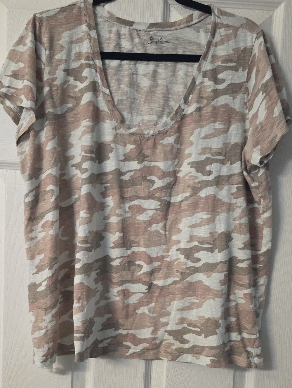 Susina Neutral Camo Scoop Neck Short Sleeve Tee